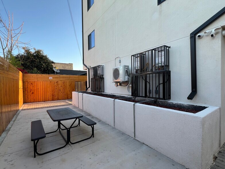 More Photos Of 1135 S Ardmore Ave, Los Angeles Apartments For Lease