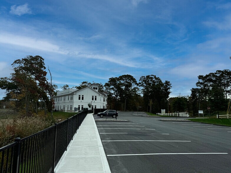 More Photos Of 215 Elm St, Old Saybrook Unknown For Lease