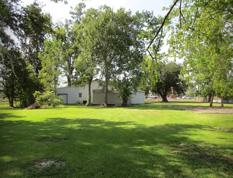 More Photos Of 15277 Highway 90, Paradis General Retail For Sale