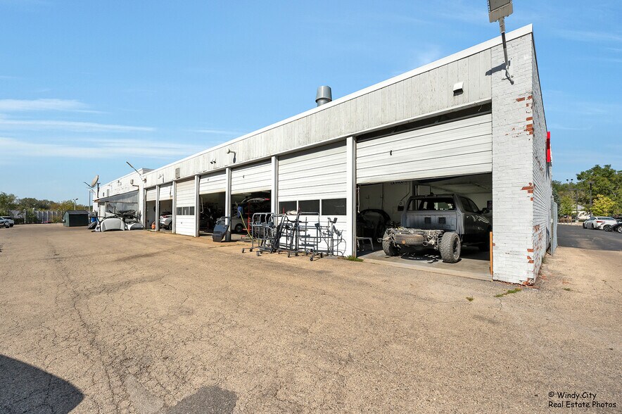 More Photos Of 945 E Chicago St, Elgin Auto Dealership For Sale