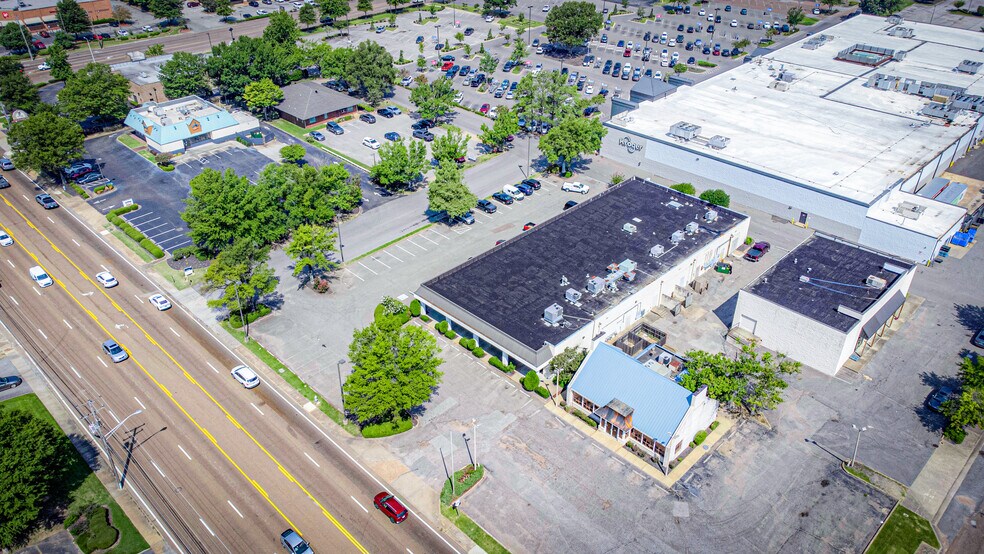 More Photos Of 784 W Poplar Ave, Collierville General Retail For Lease