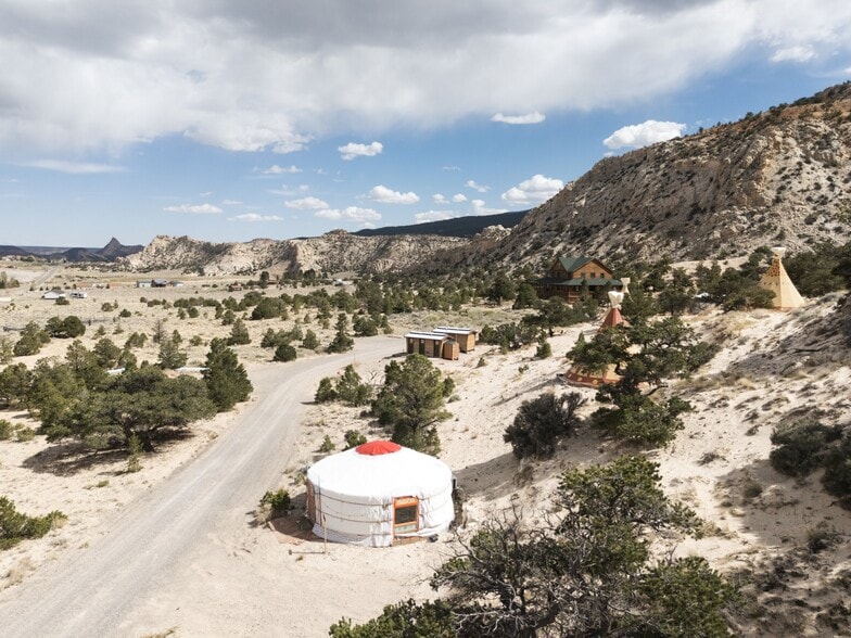 More Photos Of 199 W 125 S, Teasdale Hospitality For Sale