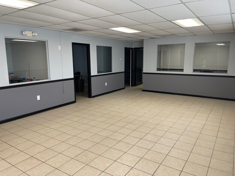 More Photos Of 1001 E Skagway Ave, Tampa Warehouse For Lease