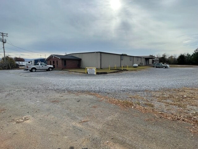 More Photos Of 175 Commerce Dr, Chatsworth Industrial For Lease