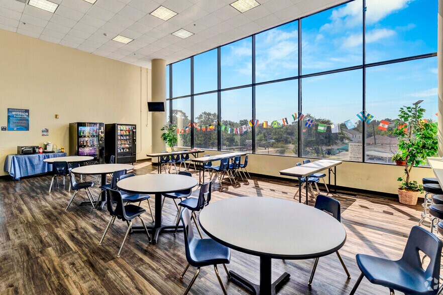 More Photos Of 213 W Southmore Ave, Pasadena Coworking Space