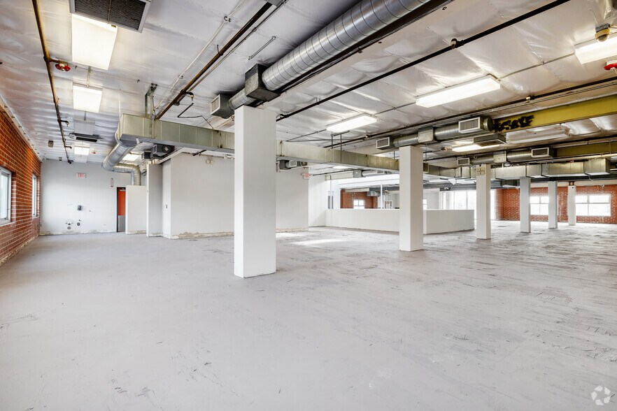 More Photos Of 2250 S Barrington Ave, Los Angeles Warehouse For Sale