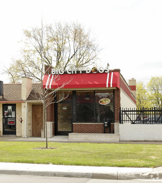 Primary Photo Of 139 W 14 Mile Rd, Clawson Restaurant For Lease