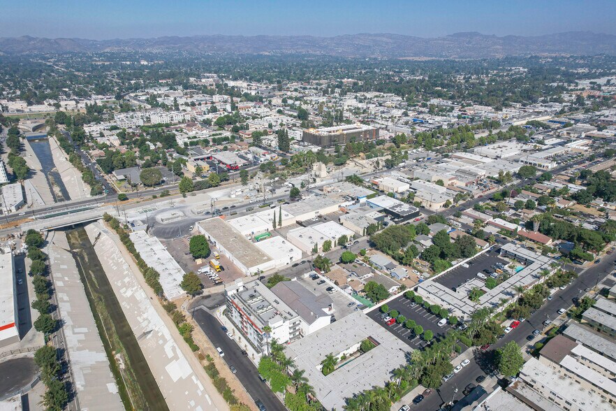 More Photos Of 6943 Eton Ave, Canoga Park Manufacturing For Sale