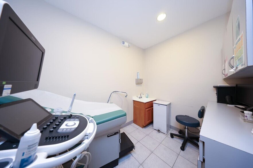 More Photos Of 829 57th St, Brooklyn Storefront Retail Office For Sale