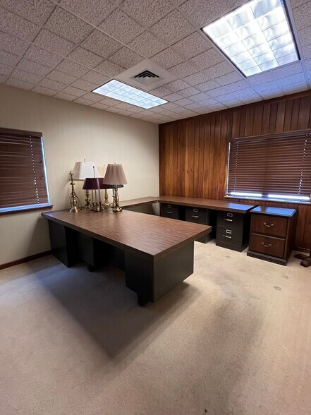 More Photos Of 217 Ceape Ave, Oshkosh Medical For Lease