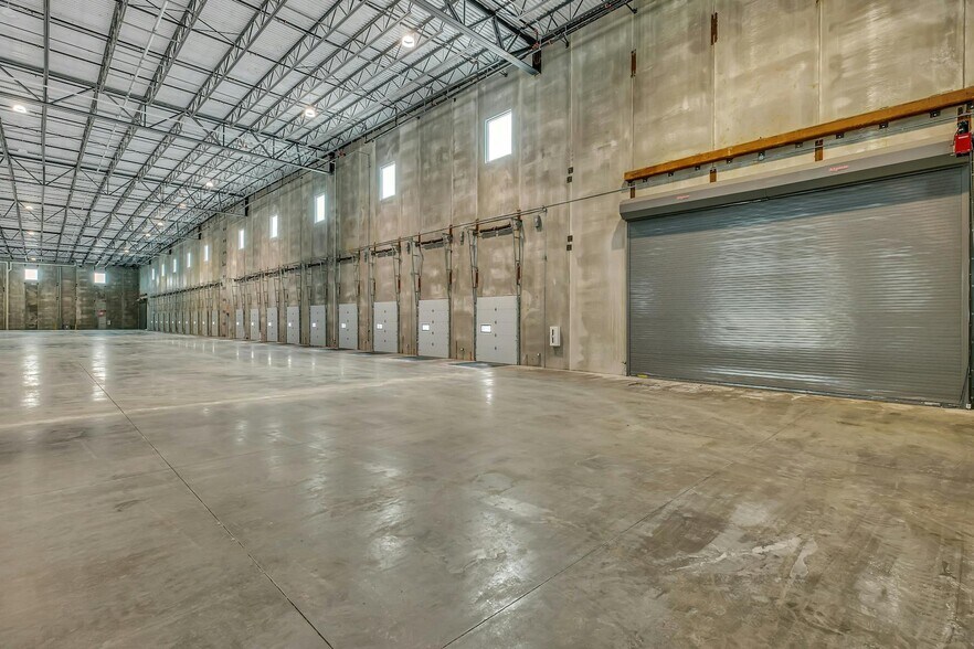 More Photos Of 645 National Blvd, Medford Distribution For Lease