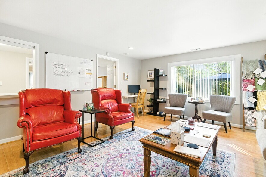 More Photos Of 409 Marquette Dr, Louisville Office For Sale