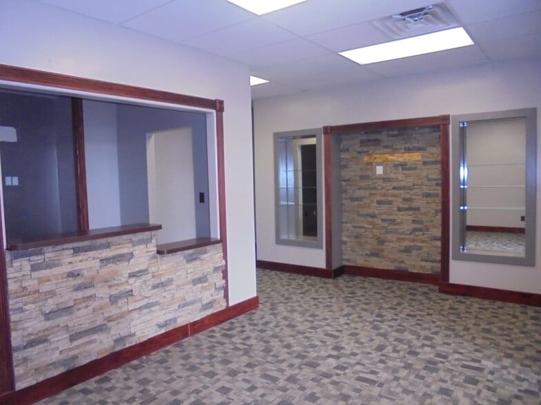 More Photos Of 100-230 Uinta Dr, Green River Storefront For Lease