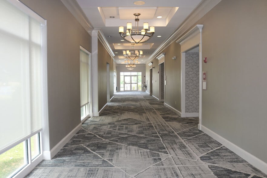 More Photos Of 327 Fountains Pky, Fairview Heights Hotel For Sale