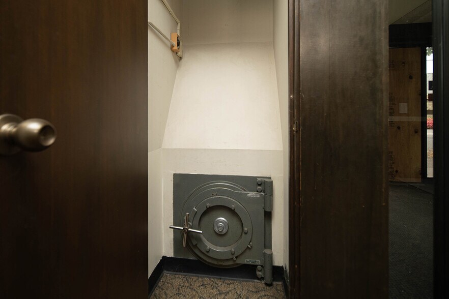 More Photos Of 245 N Main St, Mount Angel Bank For Lease