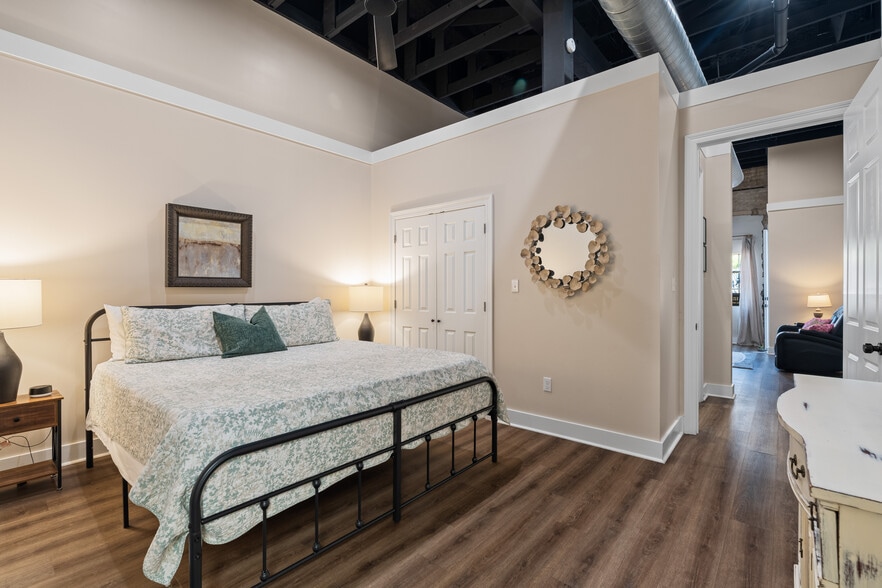 More Photos Of 531 Central Ave, Laurel Flex For Sale