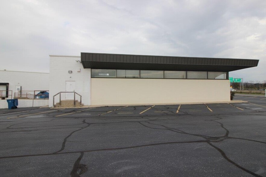More Photos Of 2300 N 5th St, Muhlenberg Township Flex For Sale