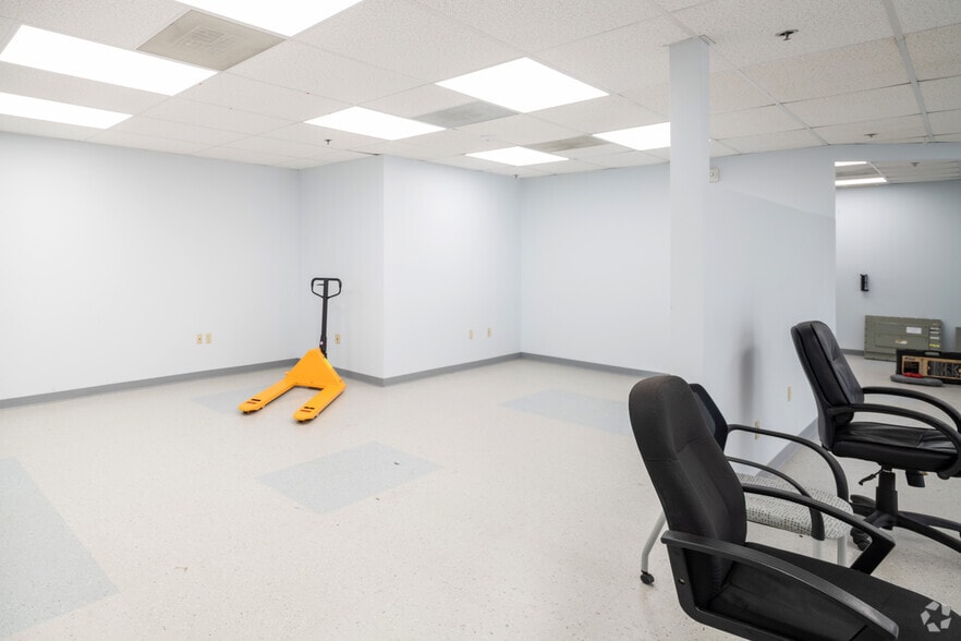 More Photos Of 2 Corporate Pl, Middletown Office For Lease