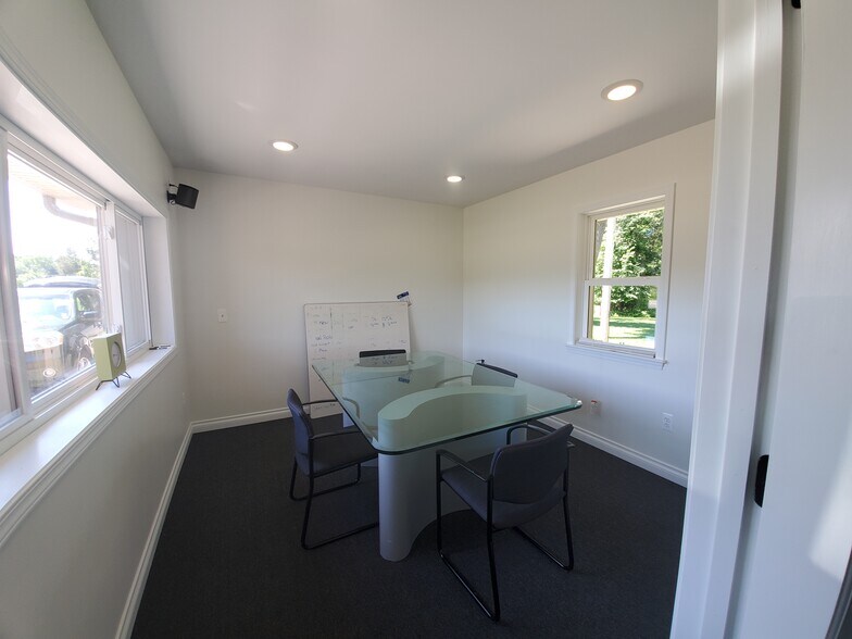 More Photos Of 8864 Whitmore Lake Rd, Brighton Office Residential For Lease