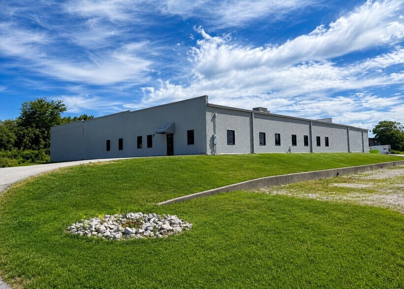 Primary Photo Of 4432 Ardmore Ave, Fort Wayne Manufacturing For Lease