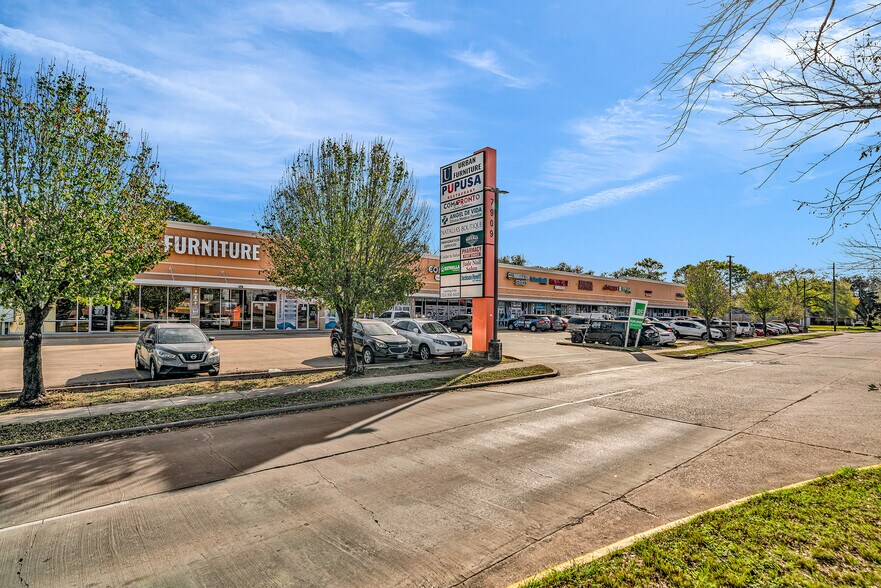 More Photos Of 7909 Hillcroft St, Houston Unknown For Lease