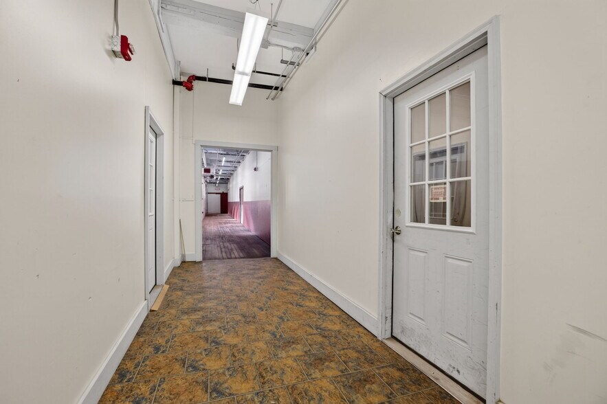 More Photos Of 420 Park St, Housatonic Flex For Sale