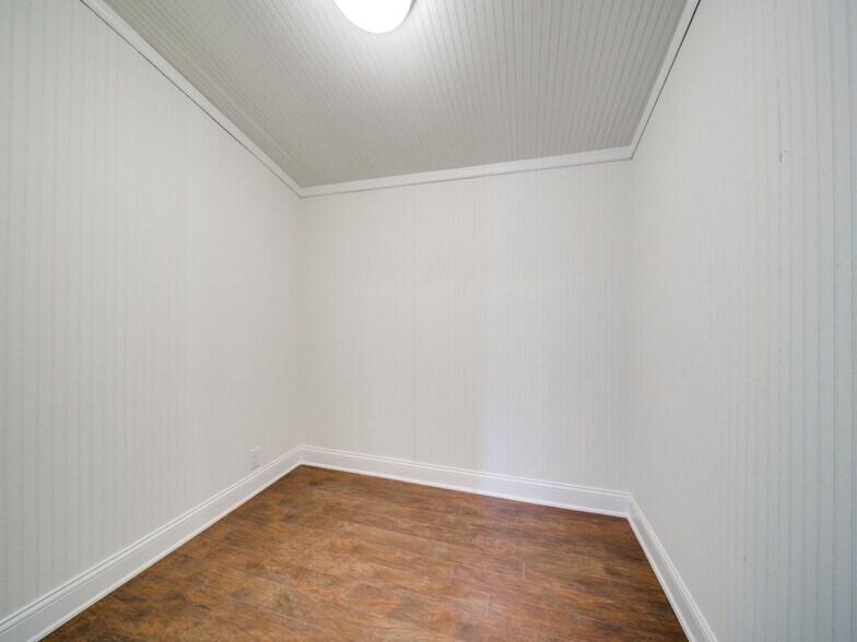 More Photos Of 824 5a-2 High St, Comfort Medical For Sale