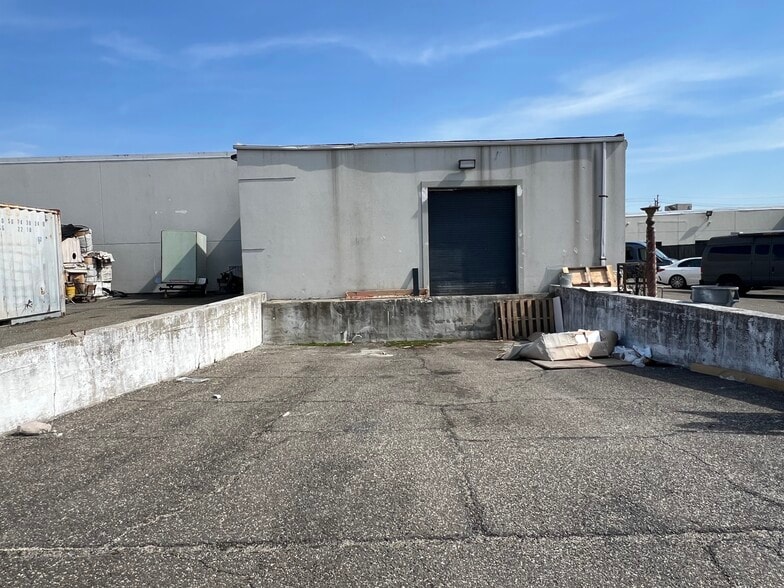 More Photos Of 168 Broad Hollow Rd, Farmingdale Freestanding For Lease