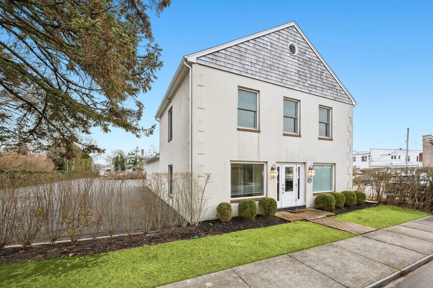 More Photos Of 28 Cameron St, Southampton Freestanding For Sale