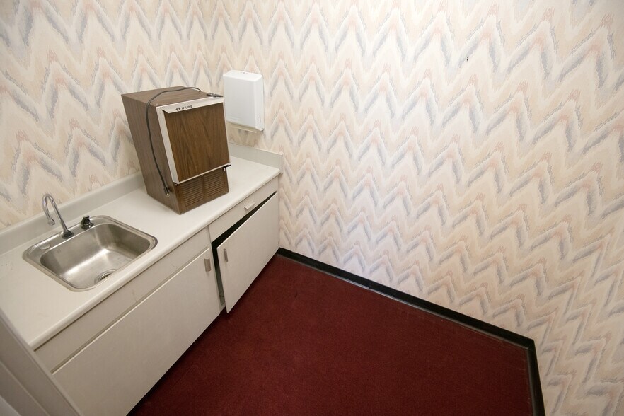 More Photos Of 1330 N Park St, Carrollton Medical For Sale