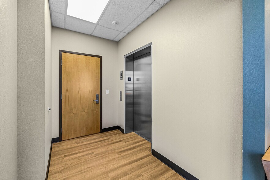 More Photos Of 300 SW 24th St, Bentonville Office For Lease