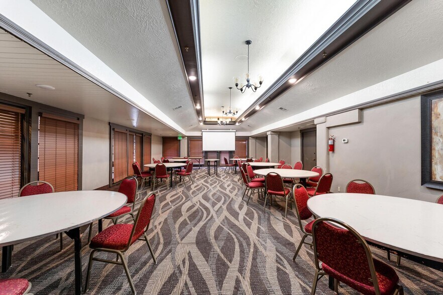 More Photos Of 1450 S Auto Mall Dr, St George Hotel For Sale