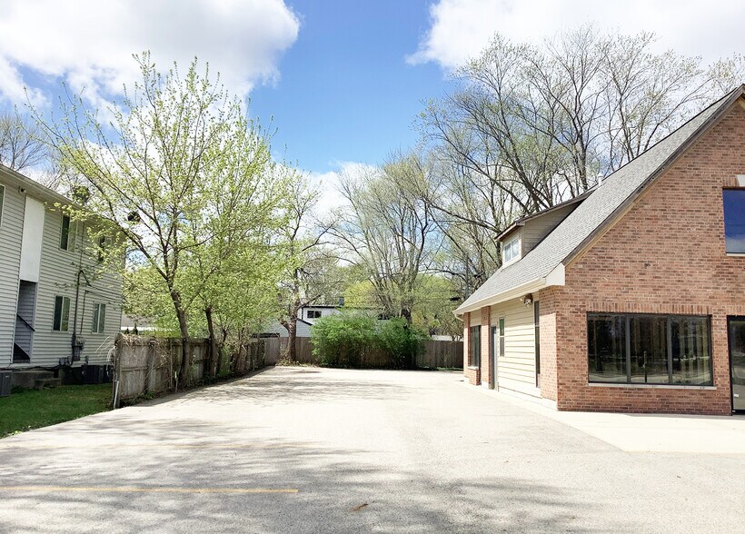 More Photos Of 618 Barron Blvd, Grayslake Medical For Sale