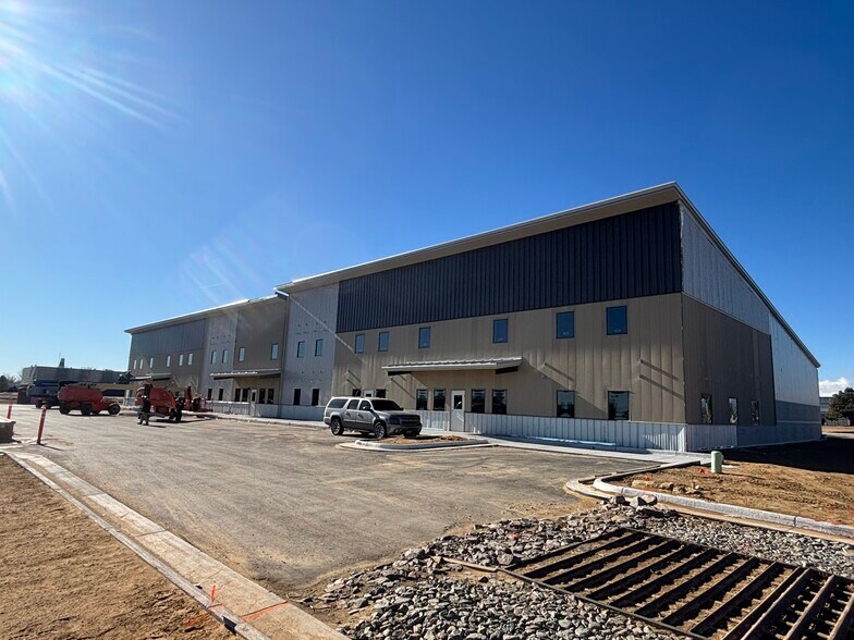 Primary Photo Of 5978 Iris Pky, Frederick Manufacturing For Lease