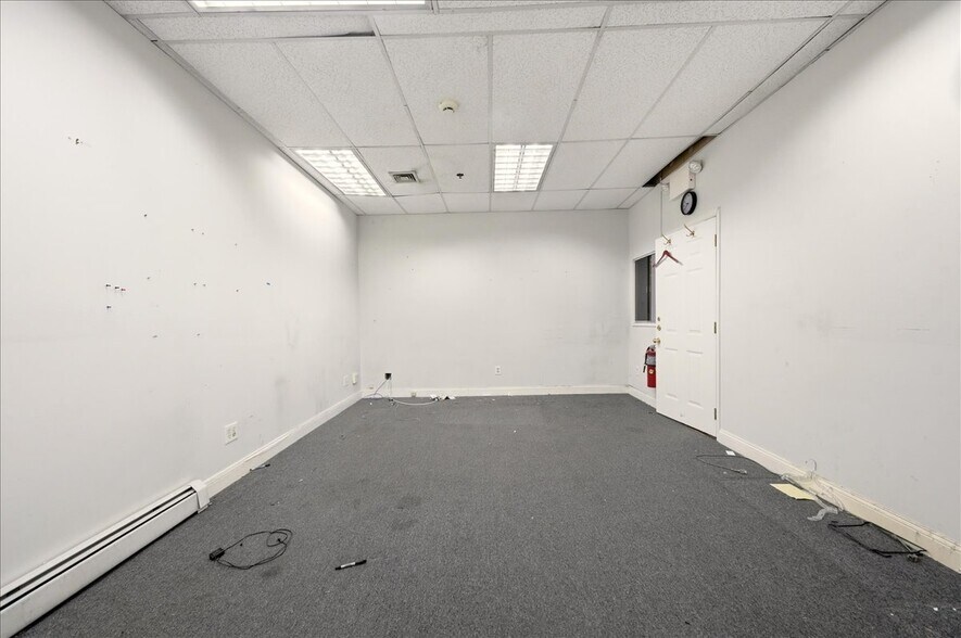 More Photos Of 20 North Ave, Larchmont Warehouse For Lease