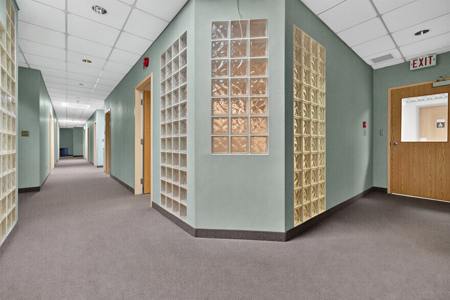 More Photos Of 3405 Rhodes Dr, Windsor Medical For Lease