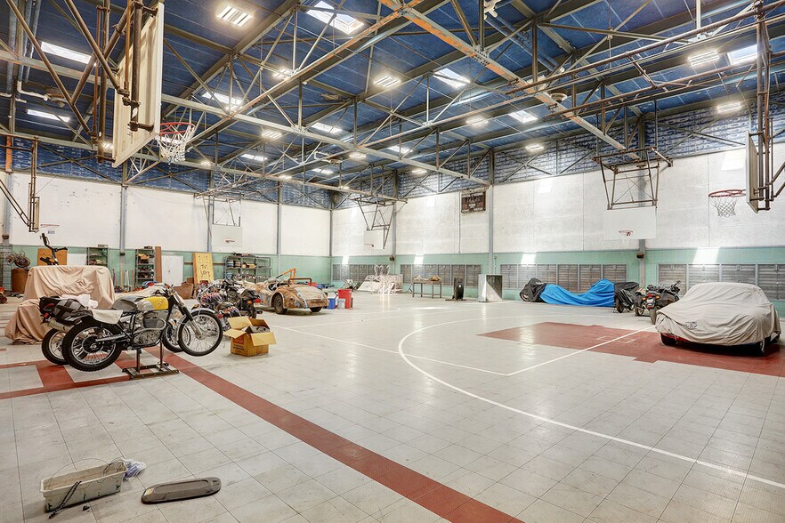 More Photos Of 7305 Navigation Blvd, Houston Office For Sale