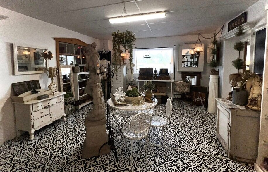 More Photos Of 4034-4036 Grand Blanc Rd, Swartz Creek Freestanding For Sale