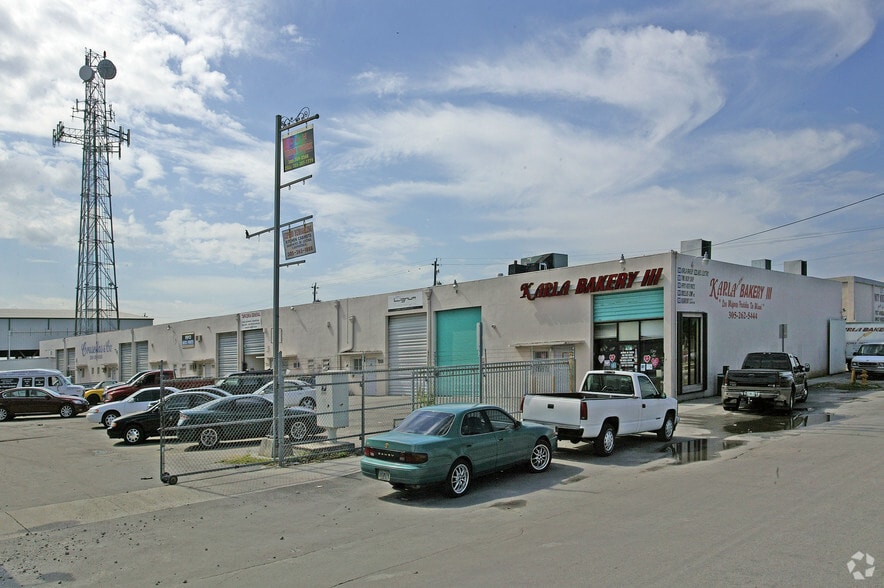 More Photos Of 7004-7018 SW 4th St, Miami Warehouse For Lease