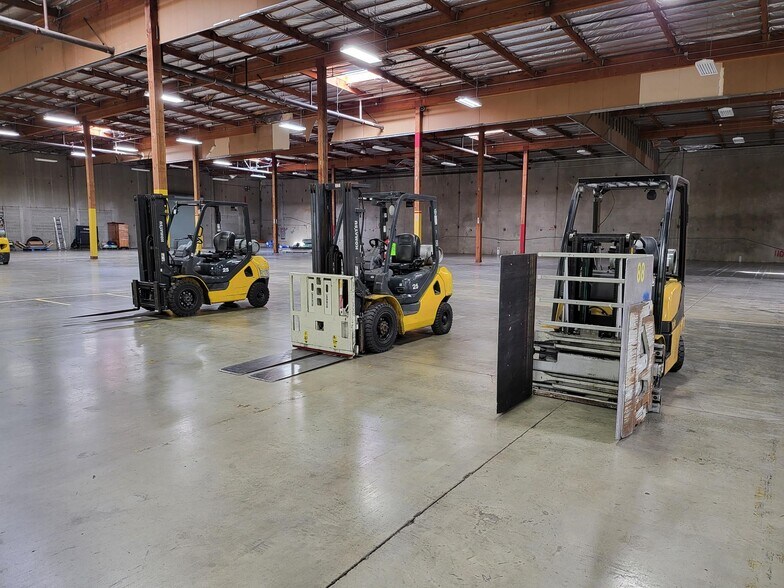 More Photos Of 18770 80th Pl S, Kent Warehouse For Lease