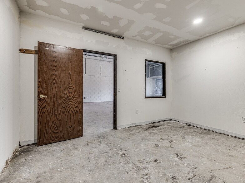 More Photos Of 912 N Pennsylvania Ave, Oklahoma City Warehouse For Lease