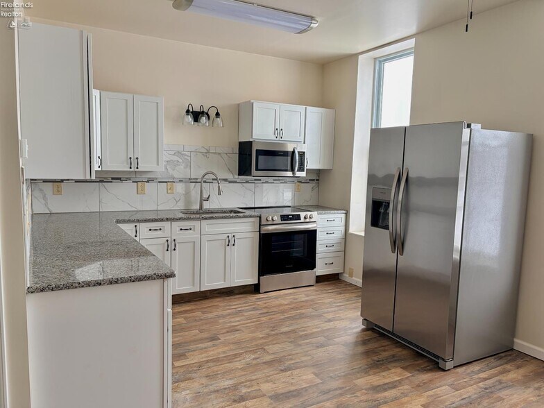 More Photos Of 110 Railroad St, Clyde Restaurant For Sale