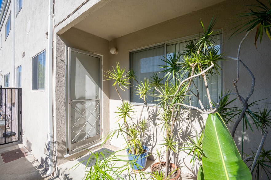 More Photos Of 1434 Berkeley St, Santa Monica Apartments For Sale