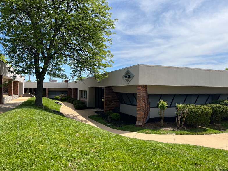 Primary Photo Of 1181 Corporate Lake Dr, Creve Coeur Office For Sale