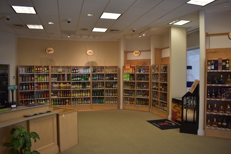 More Photos Of 699 Bultman Dr, Sumter Storefront Retail Office For Lease