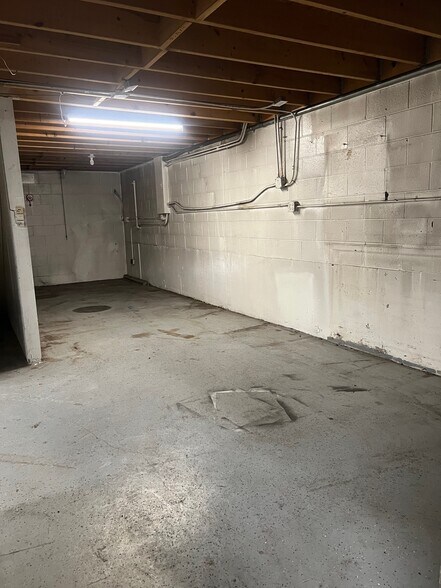 More Photos Of 2101 W Cornell Ave, Englewood Auto Repair For Lease