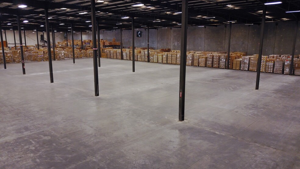 More Photos Of 11660 Central Pky, Jacksonville Warehouse For Lease