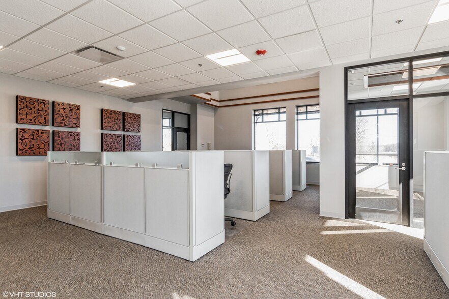 More Photos Of 1004 104th St, Naperville Office For Sale