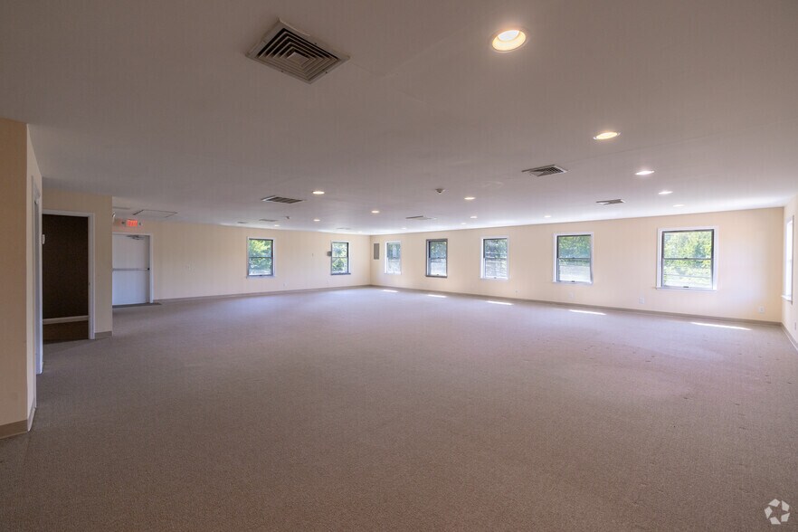 More Photos Of 100 Quarry Rd, Hamburg Medical For Lease