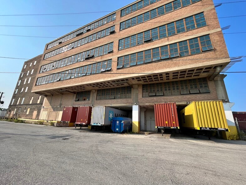 More Photos Of 1111 W 35th St, Chicago Flex For Lease